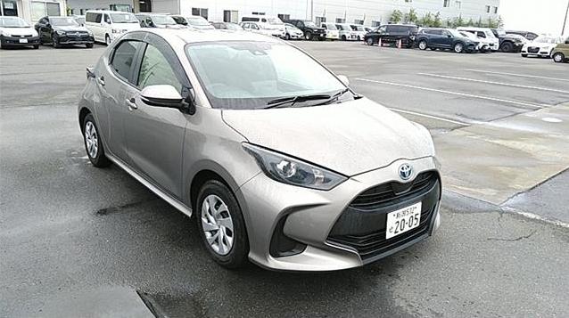 
Toyota Yaris Hybrid full									