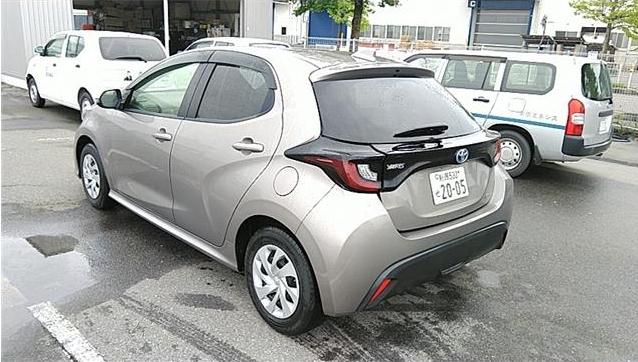 
Toyota Yaris Hybrid full									
