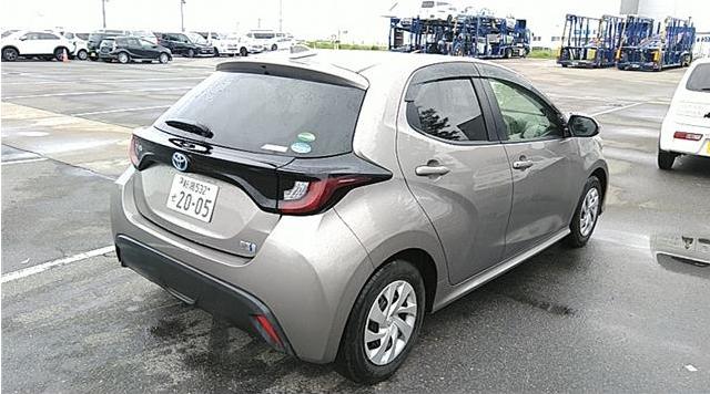 
Toyota Yaris Hybrid full									