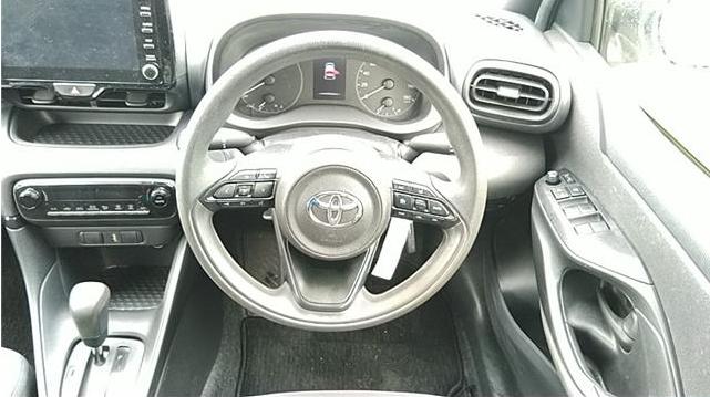 
Toyota Yaris Hybrid full									