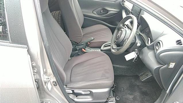 
Toyota Yaris Hybrid full									