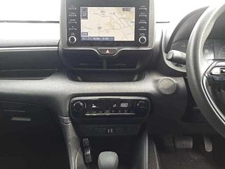
Toyota Yaris Hybrid full									