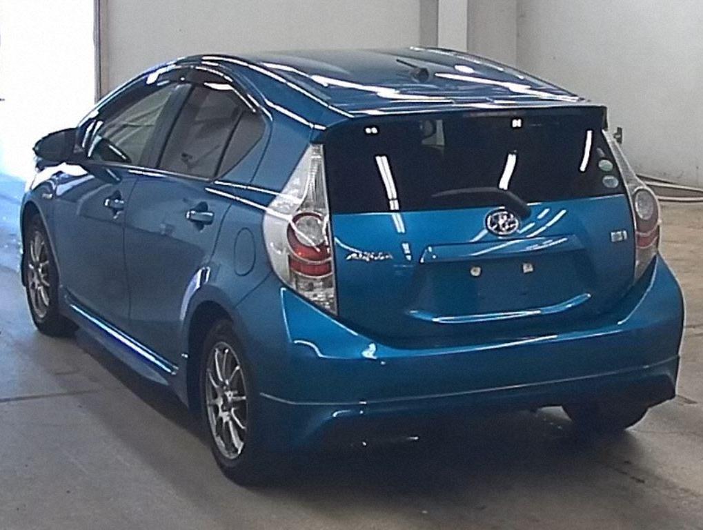 
Toyota Aqua Hybrid full									
