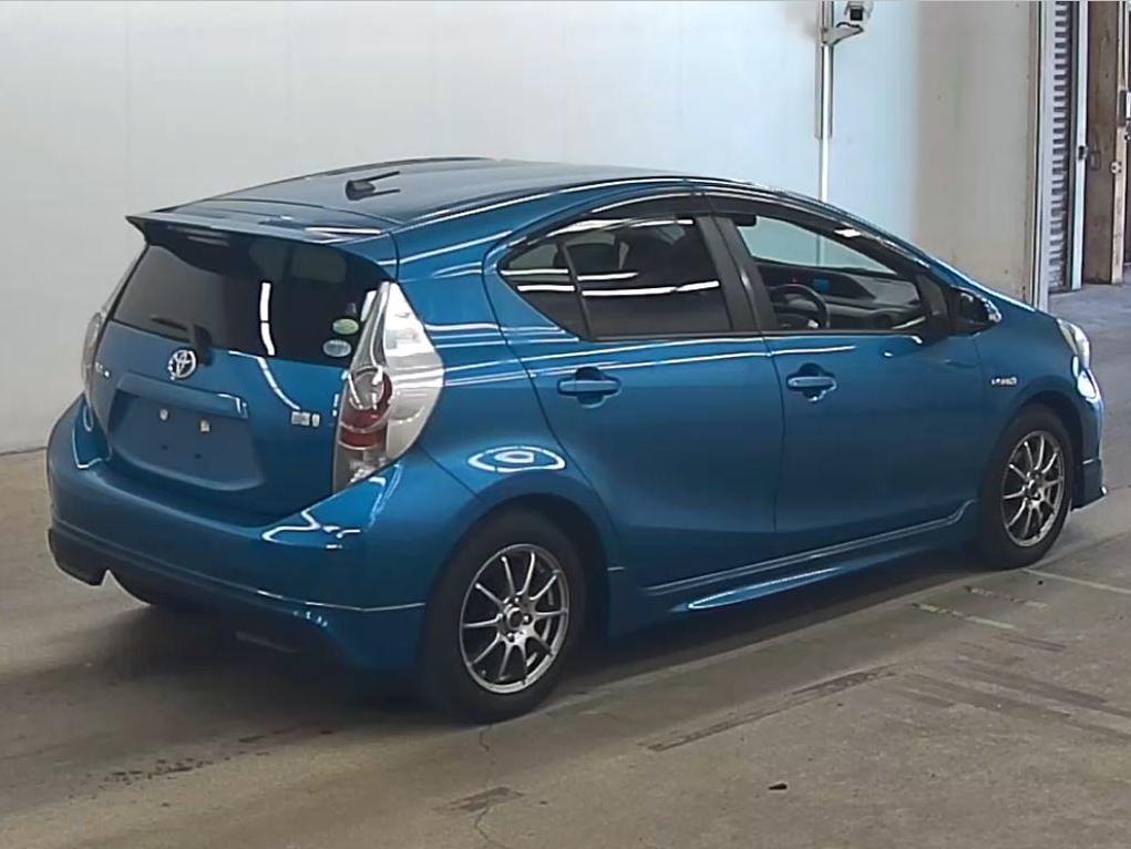 
Toyota Aqua Hybrid full									