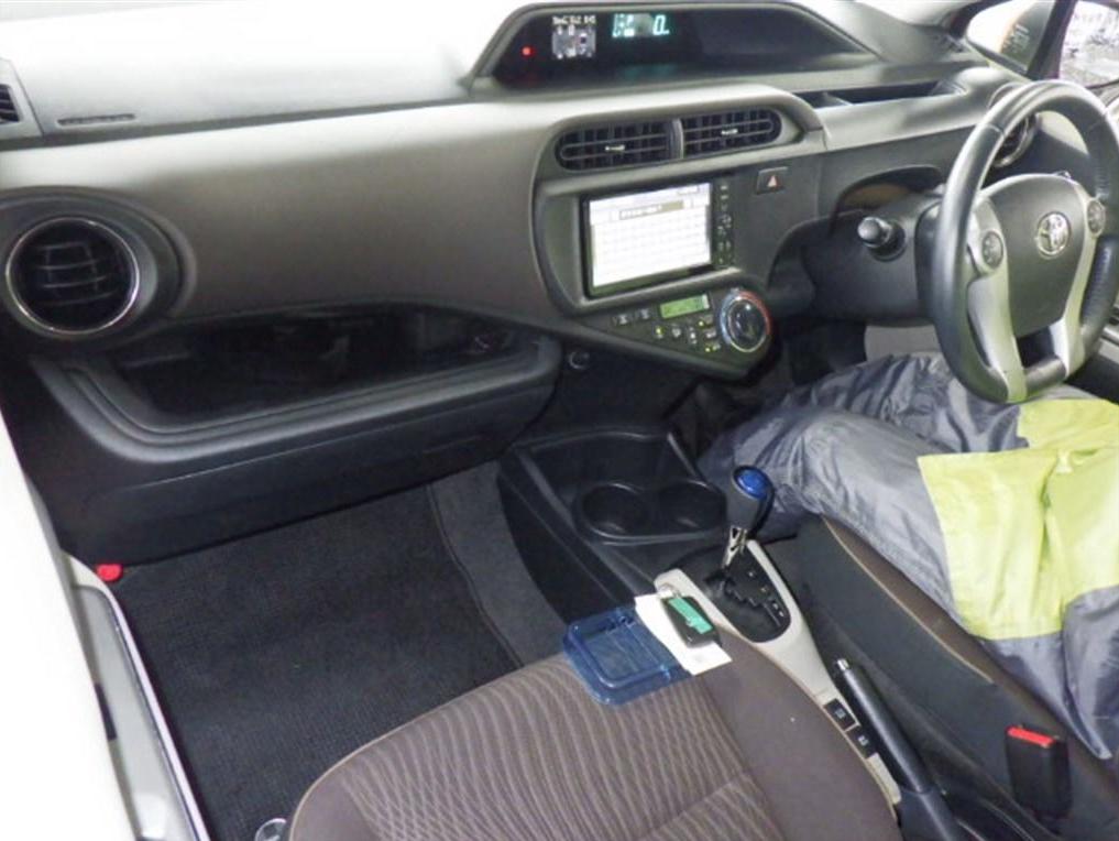 
TOYOTA AQUA HYBRID full									