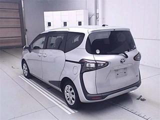
Toyota Sienta Hybrid full									