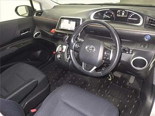 
Toyota Sienta Hybrid full									
