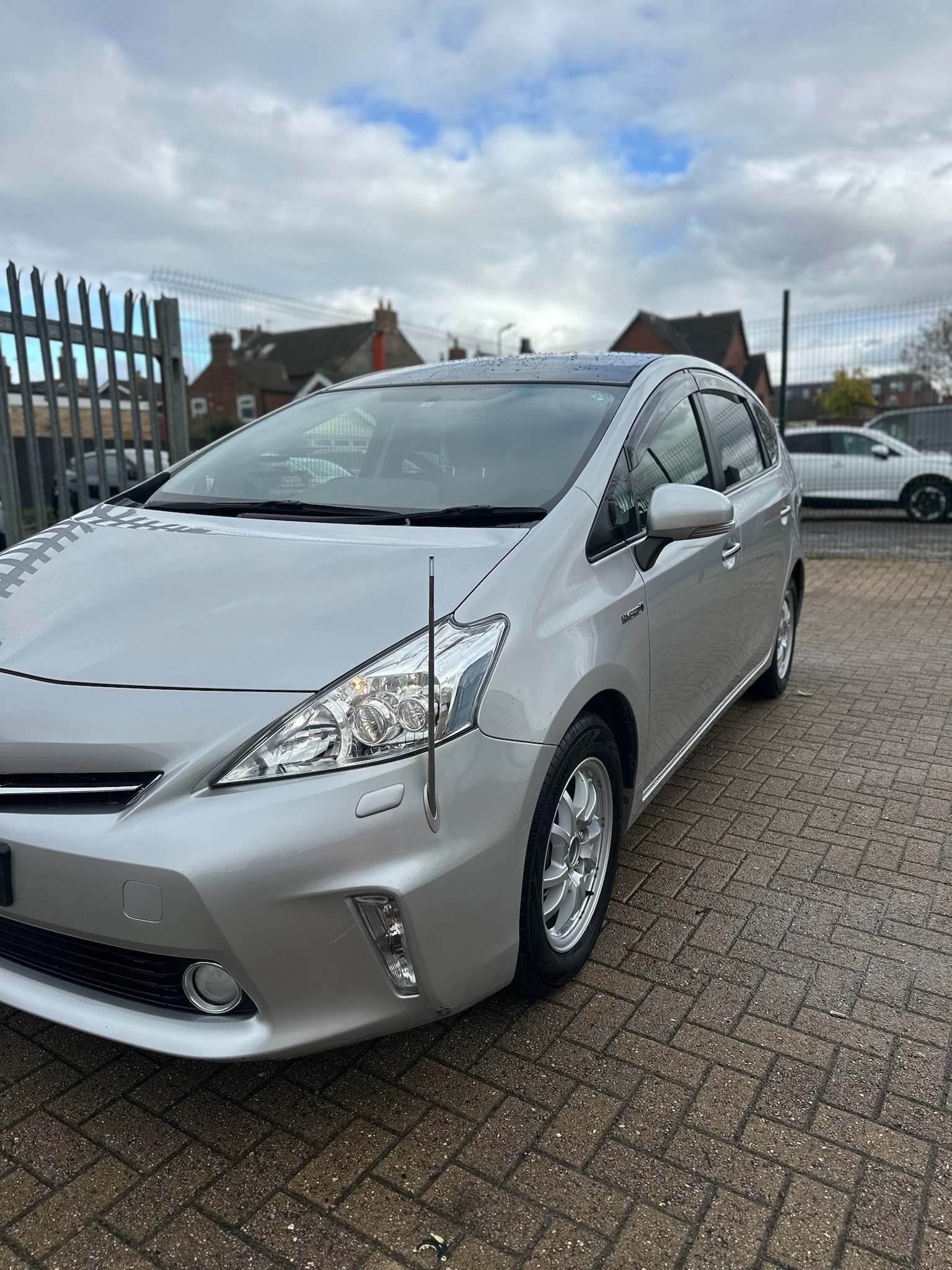 
TOYOTA PRIUS HYBRID full									
