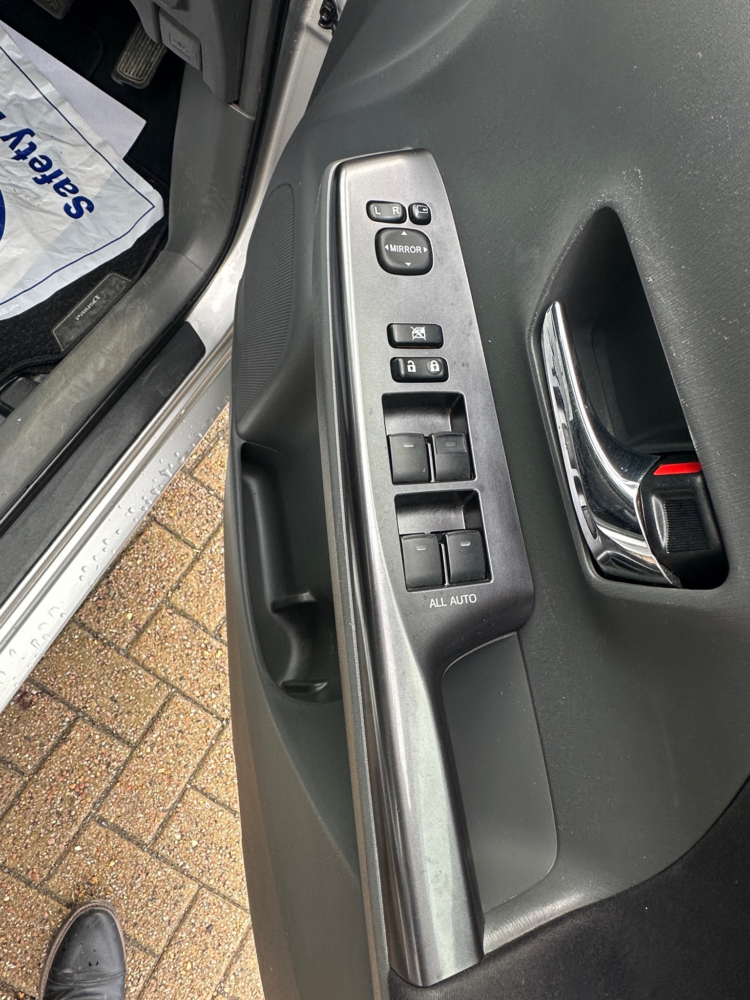 
TOYOTA PRIUS HYBRID full									