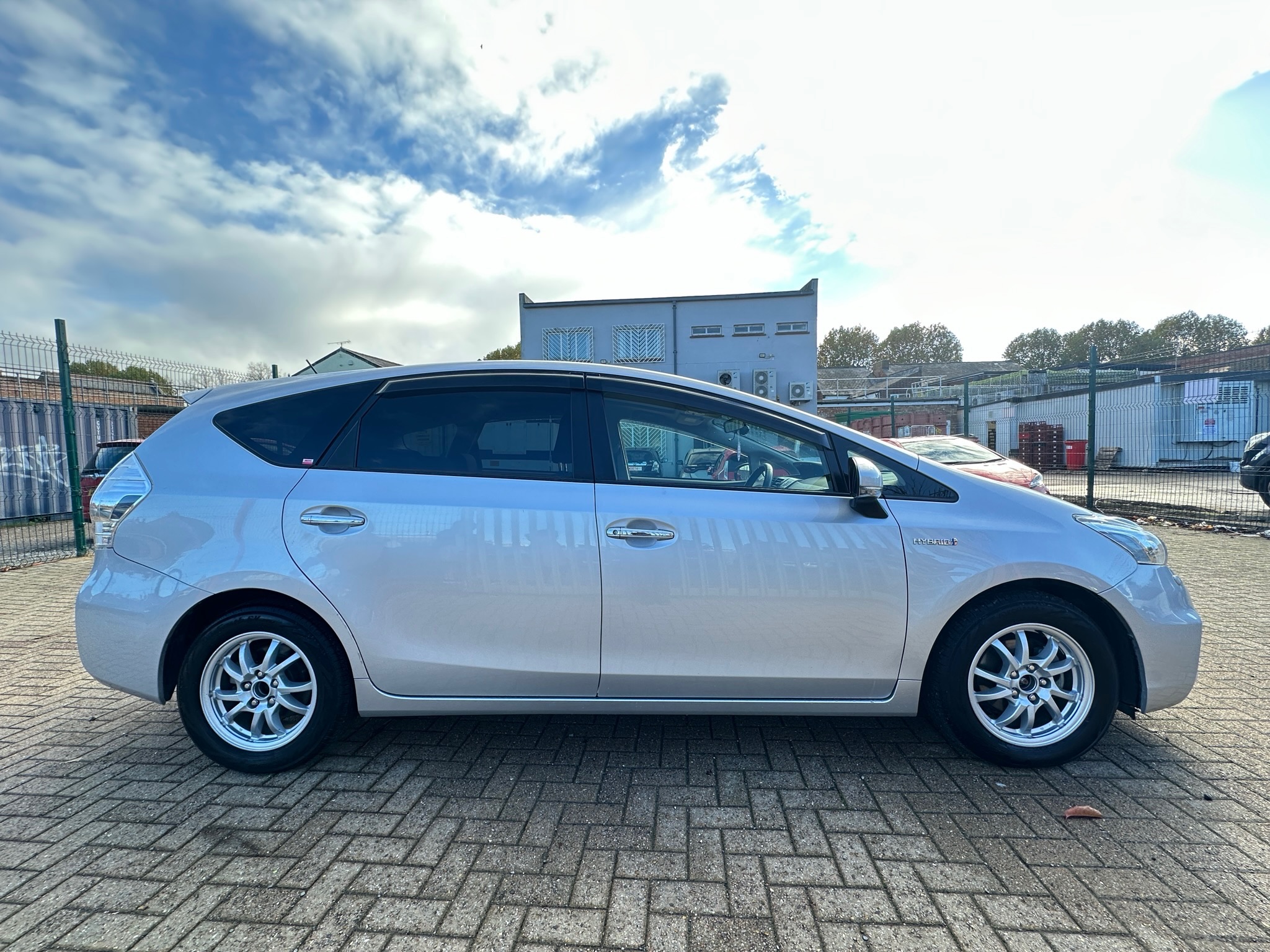 
TOYOTA PRIUS HYBRID full									