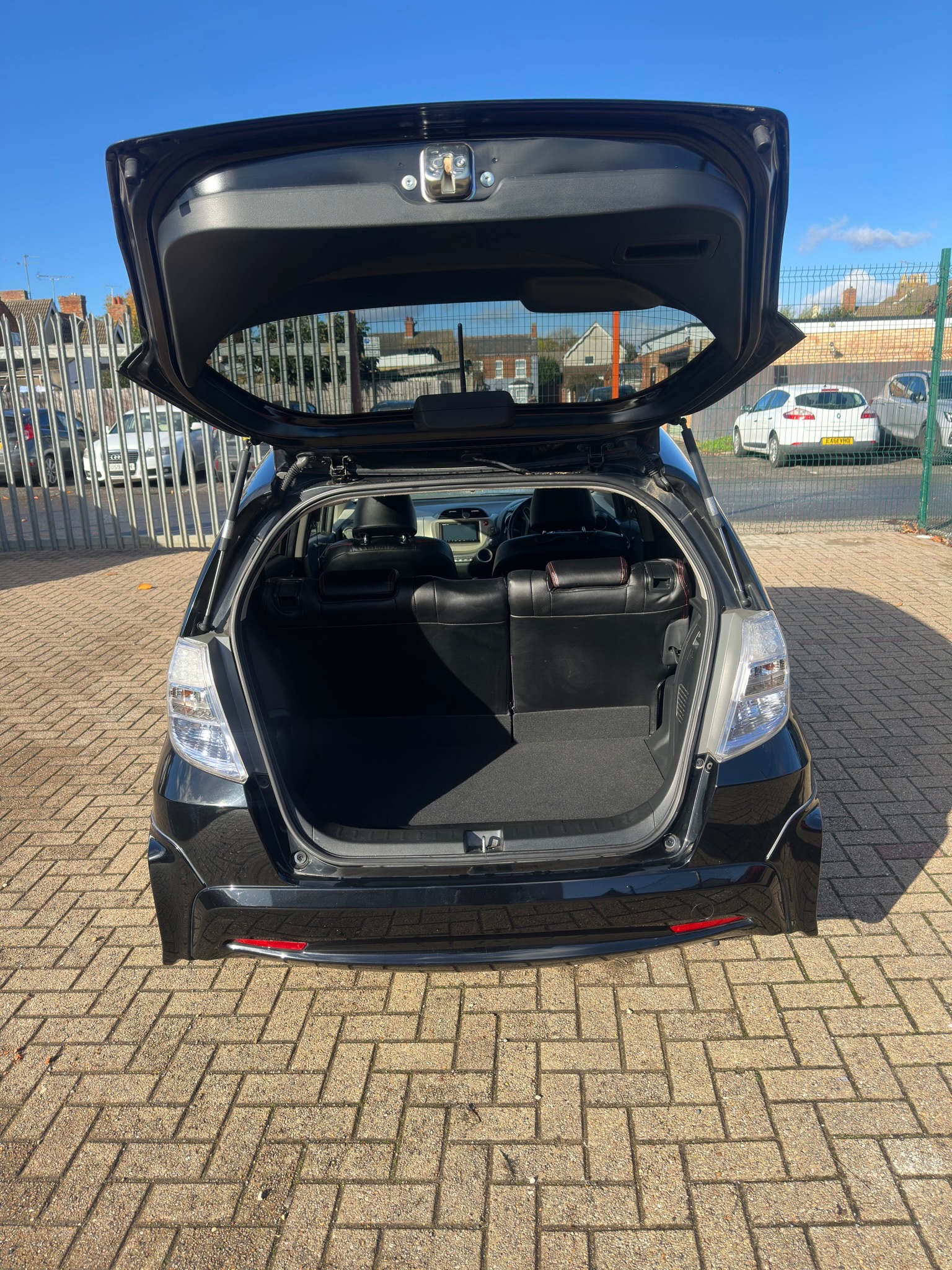 
HONDA FIT HYBRID full									