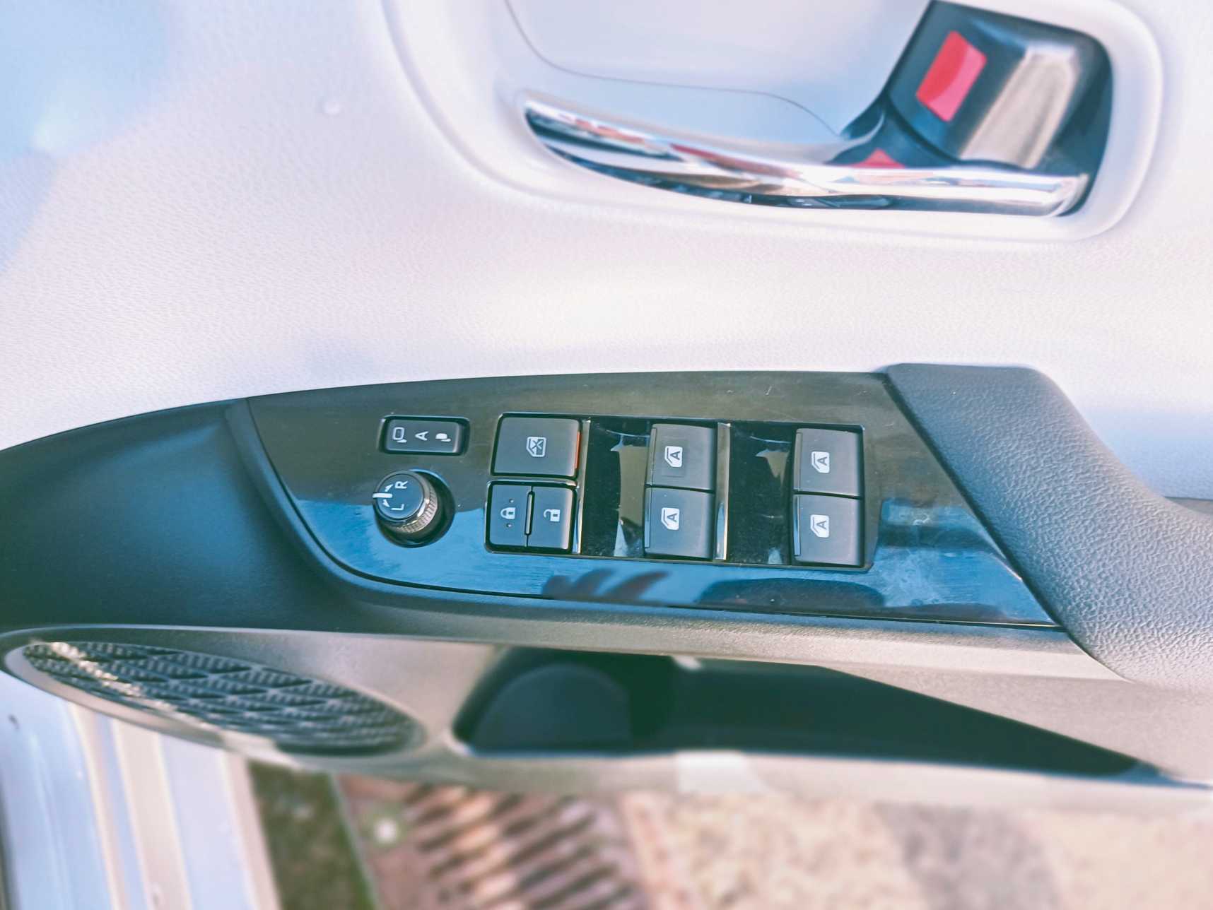 
Prius 2016 S Touring Package full									