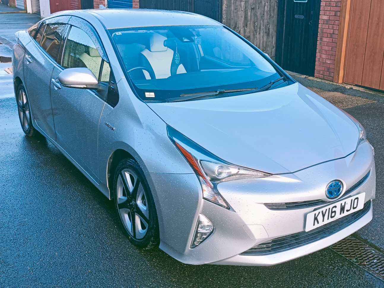 
Prius 2016 S Touring Package full									