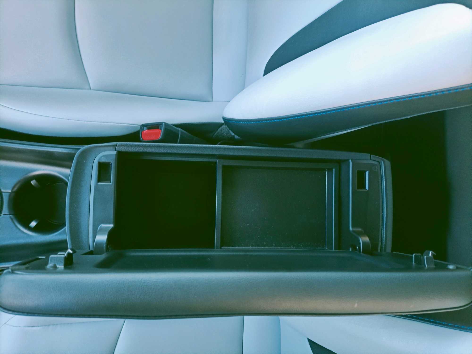 
Prius 2016 S Touring Package full									