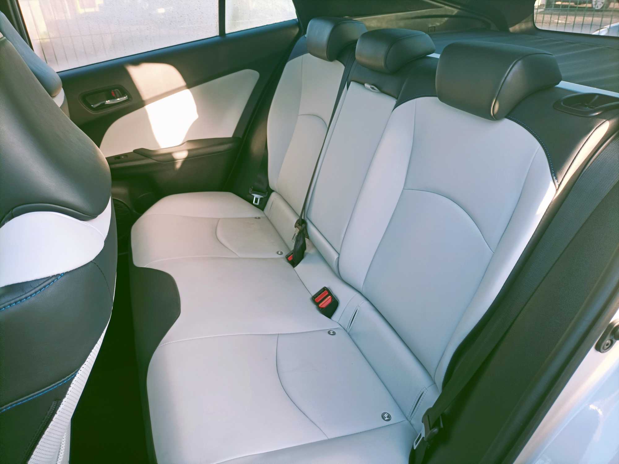 
Prius 2016 S Touring Package full									