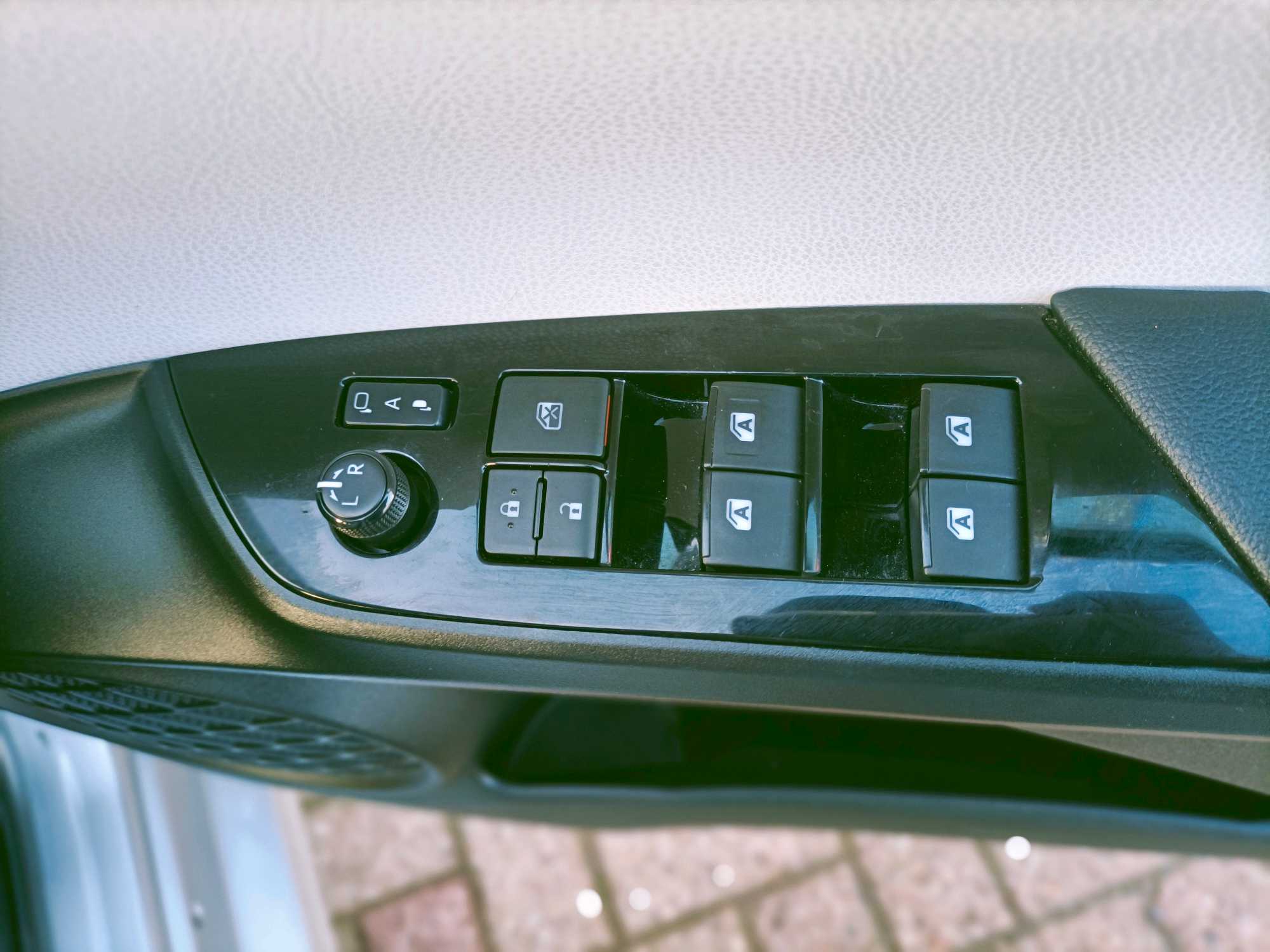 
Prius 2016 S Touring Package full									