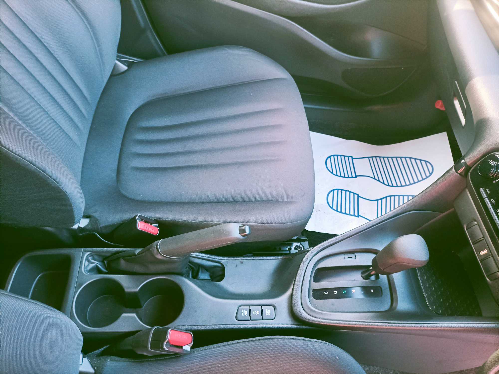 
Toyota Yaris Hybrid Grey full									