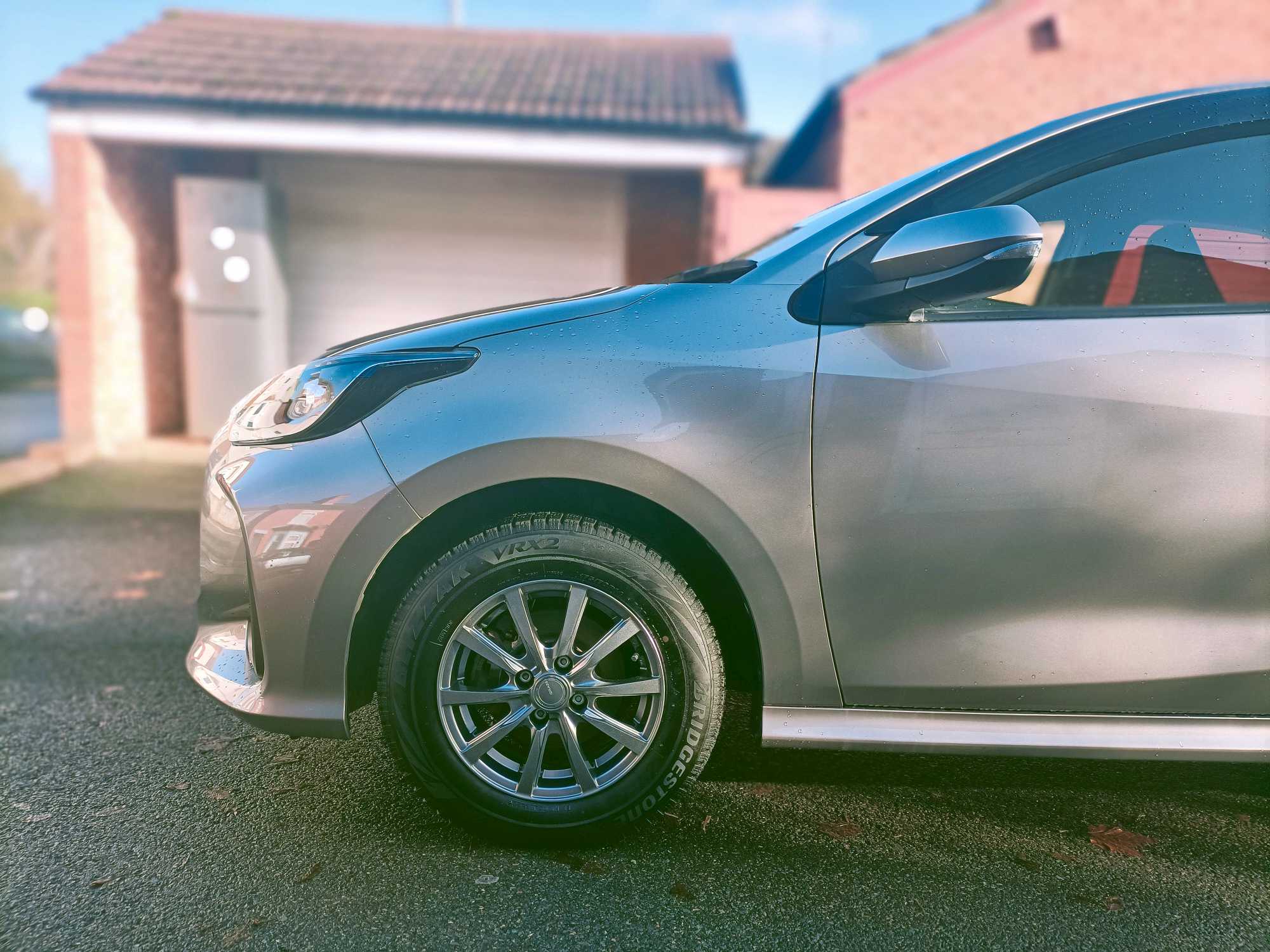 
Toyota Yaris Hybrid Grey full									