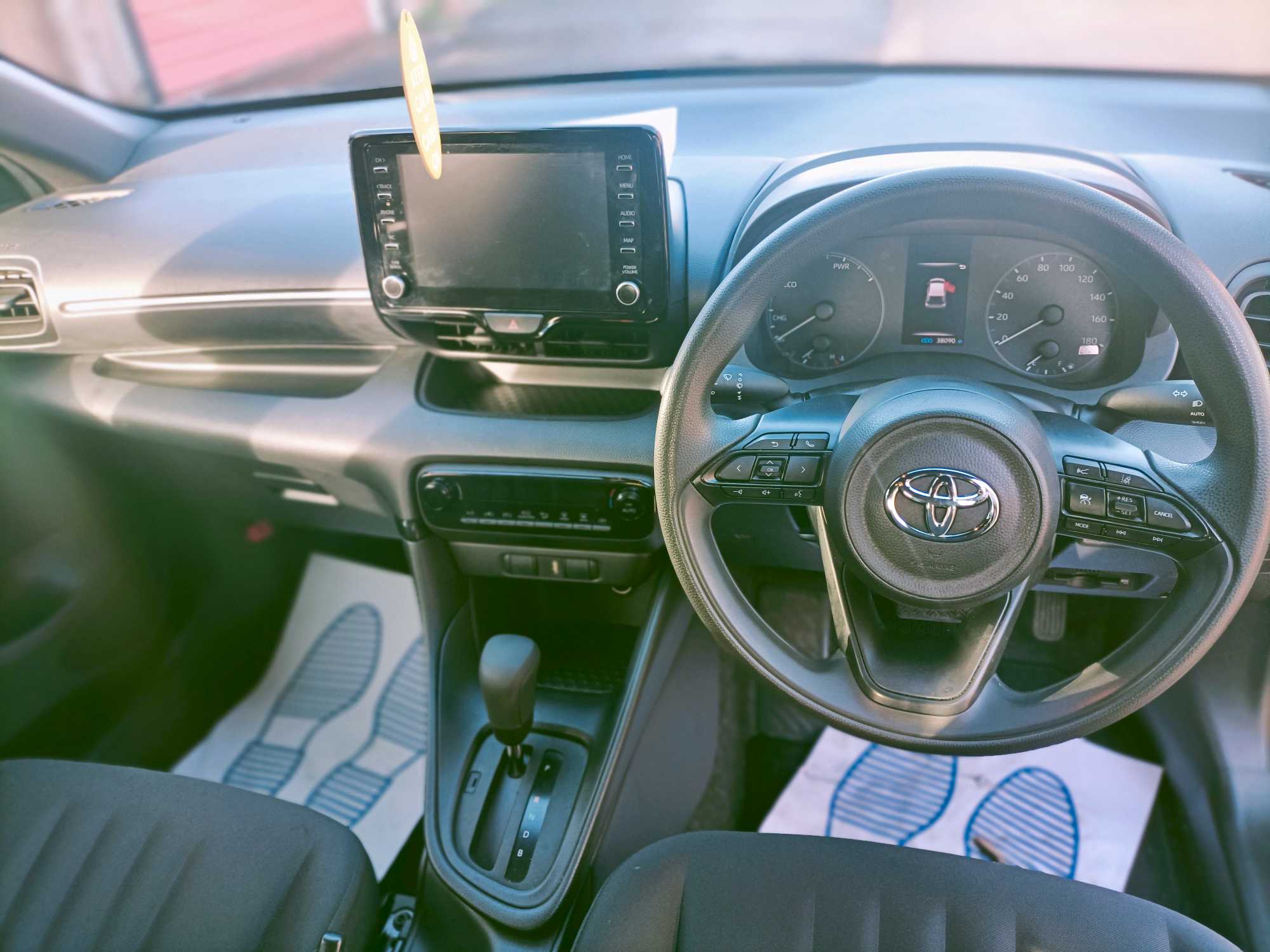 
Toyota Yaris Hybrid Grey full									