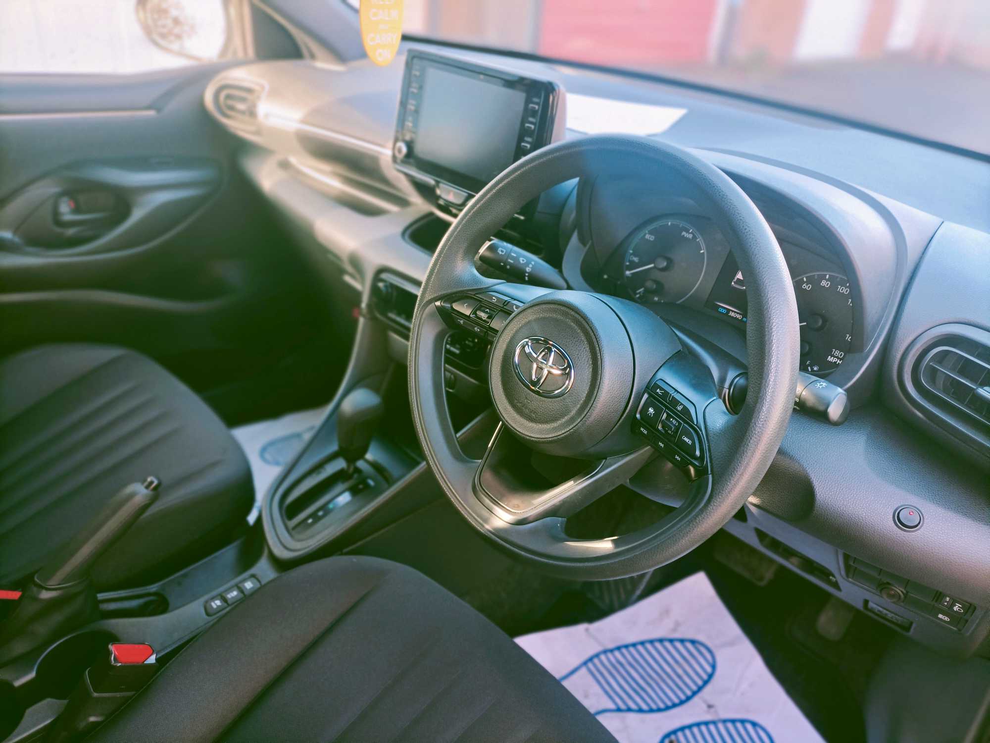 
Toyota Yaris Hybrid Grey full									