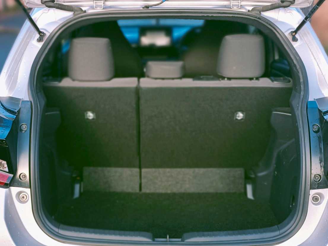 
Toyota Yaris Hybrid Grey full									