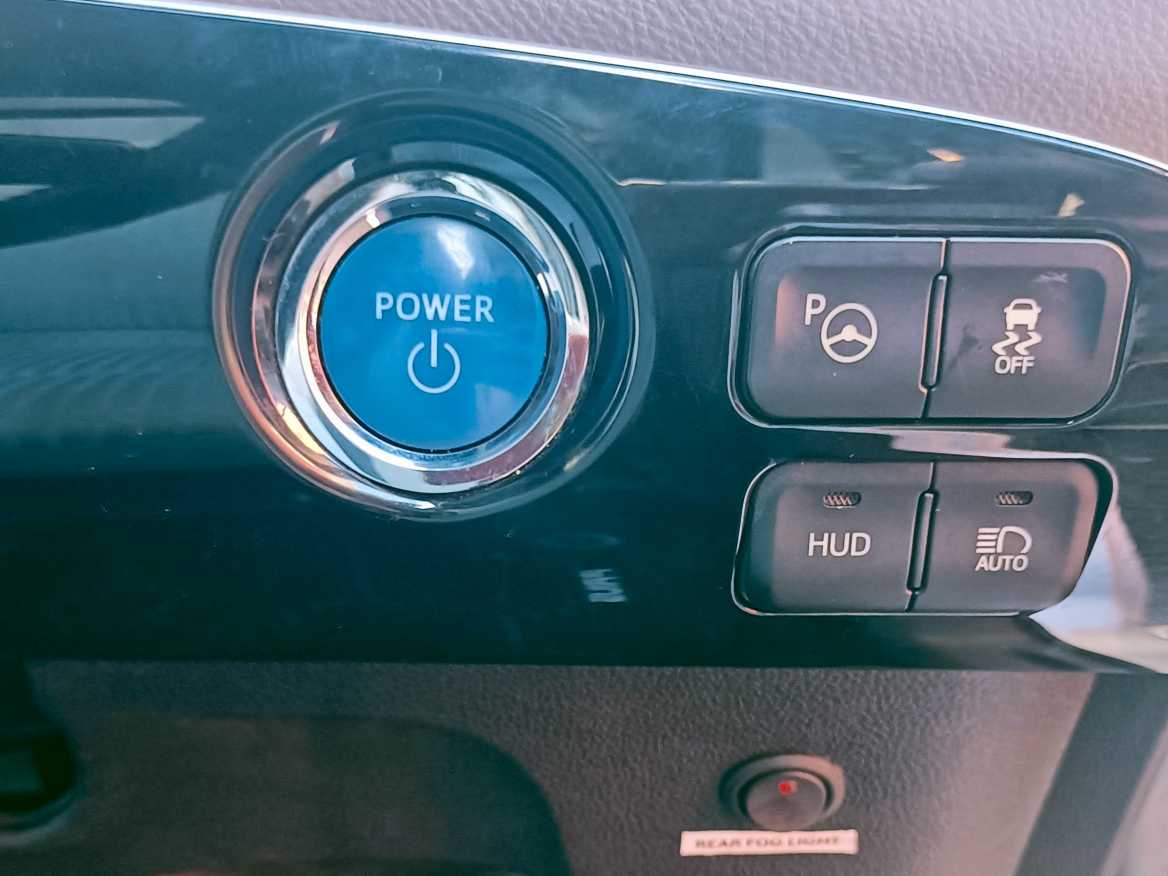 
Prius 2016 Business Edition full									