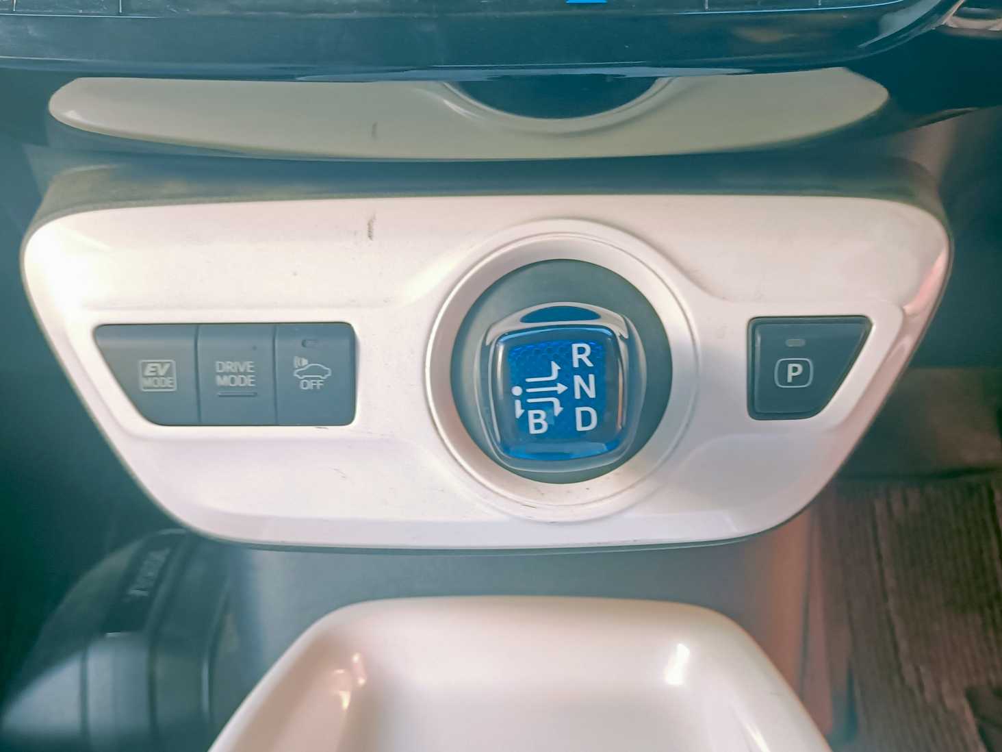 
Prius 2016 Business Edition full									