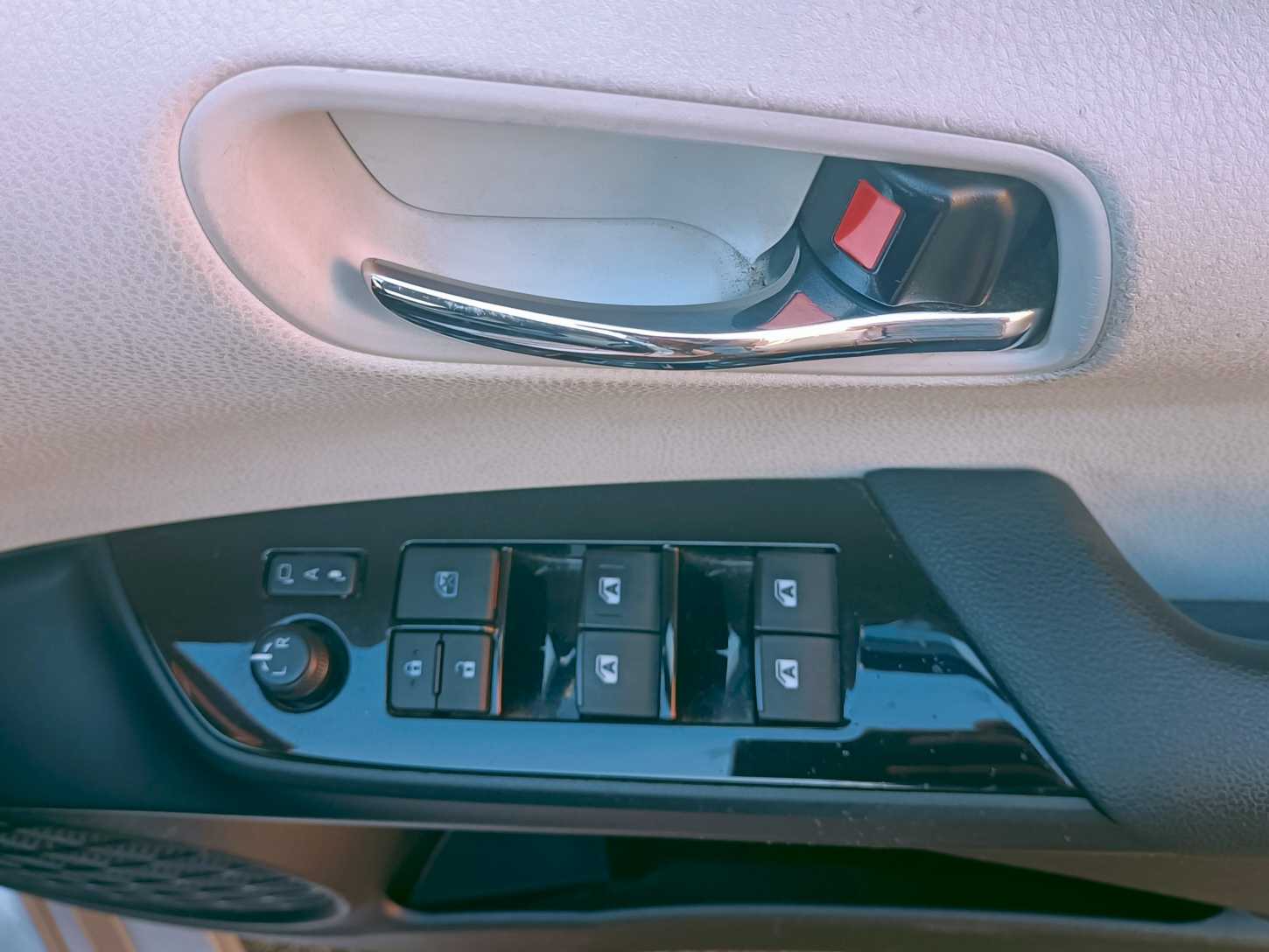 
Prius 2016 Business Edition full									