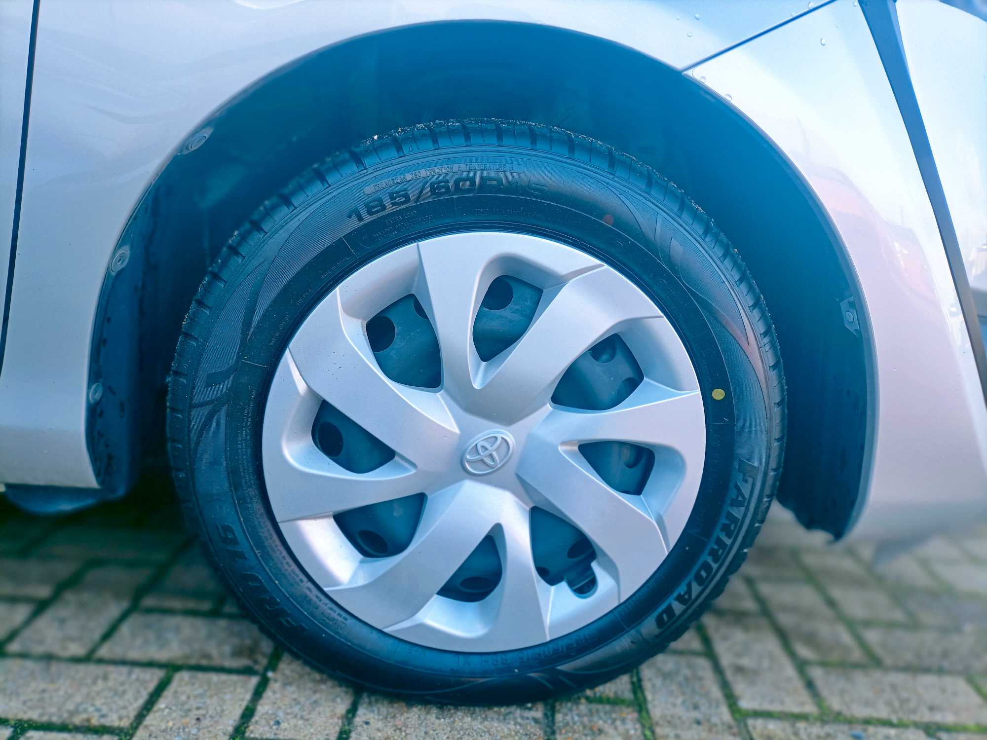 
Toyota Sienta Hybrid full									