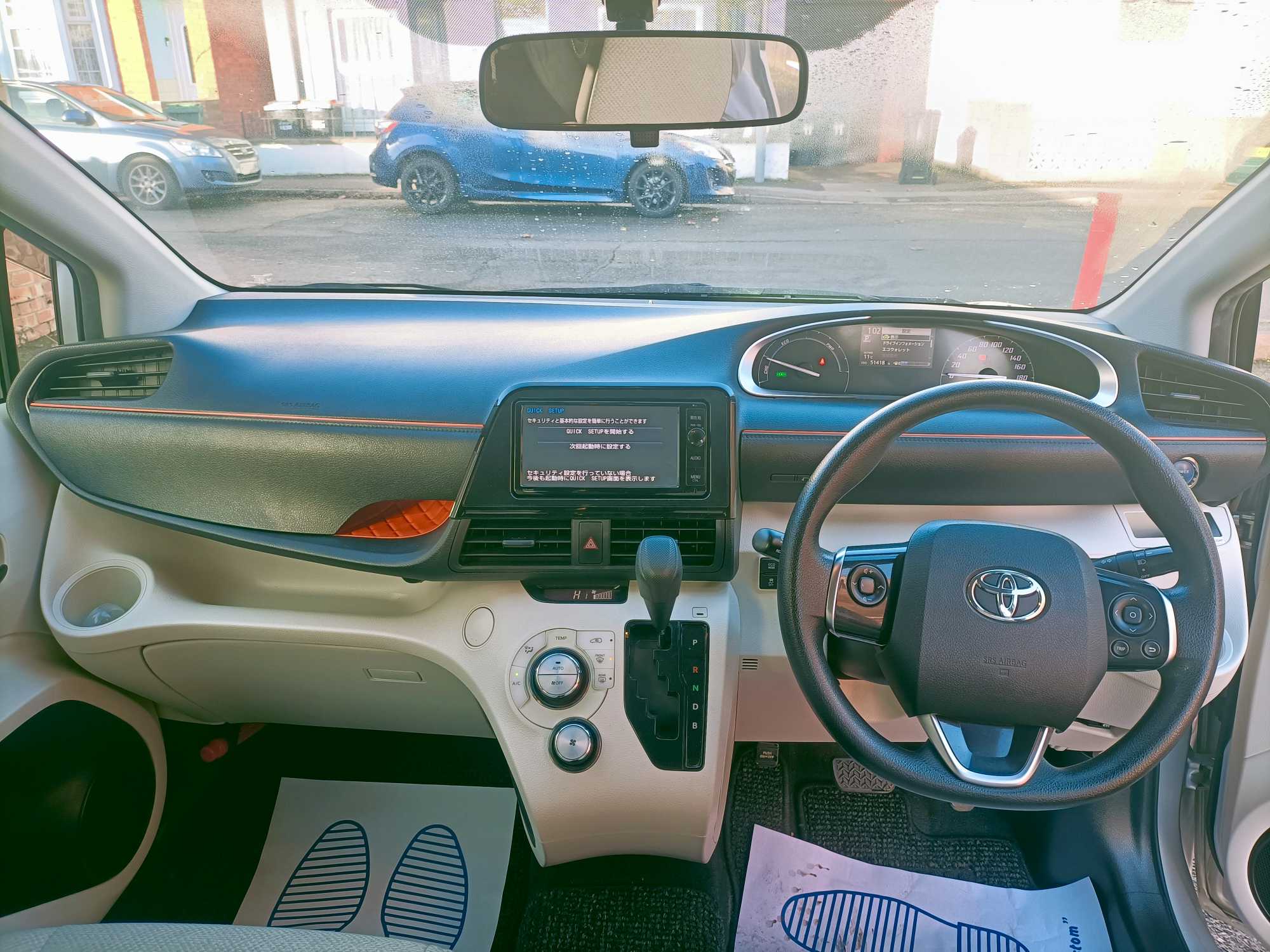 
Toyota Sienta Hybrid full									