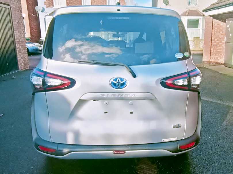 
Toyota Sienta Hybrid full									