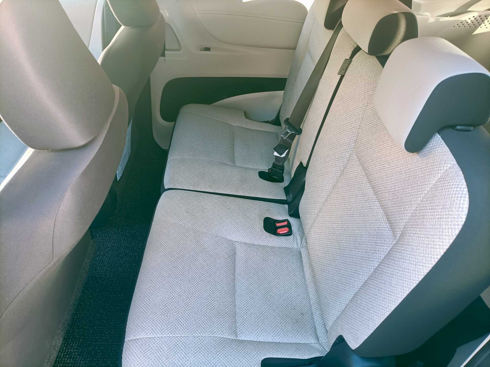 
Toyota Sienta Hybrid full									