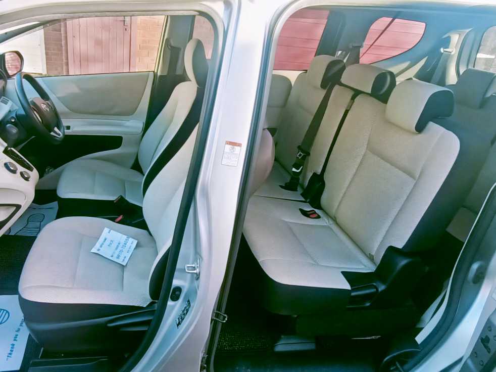 
Toyota Sienta Hybrid full									