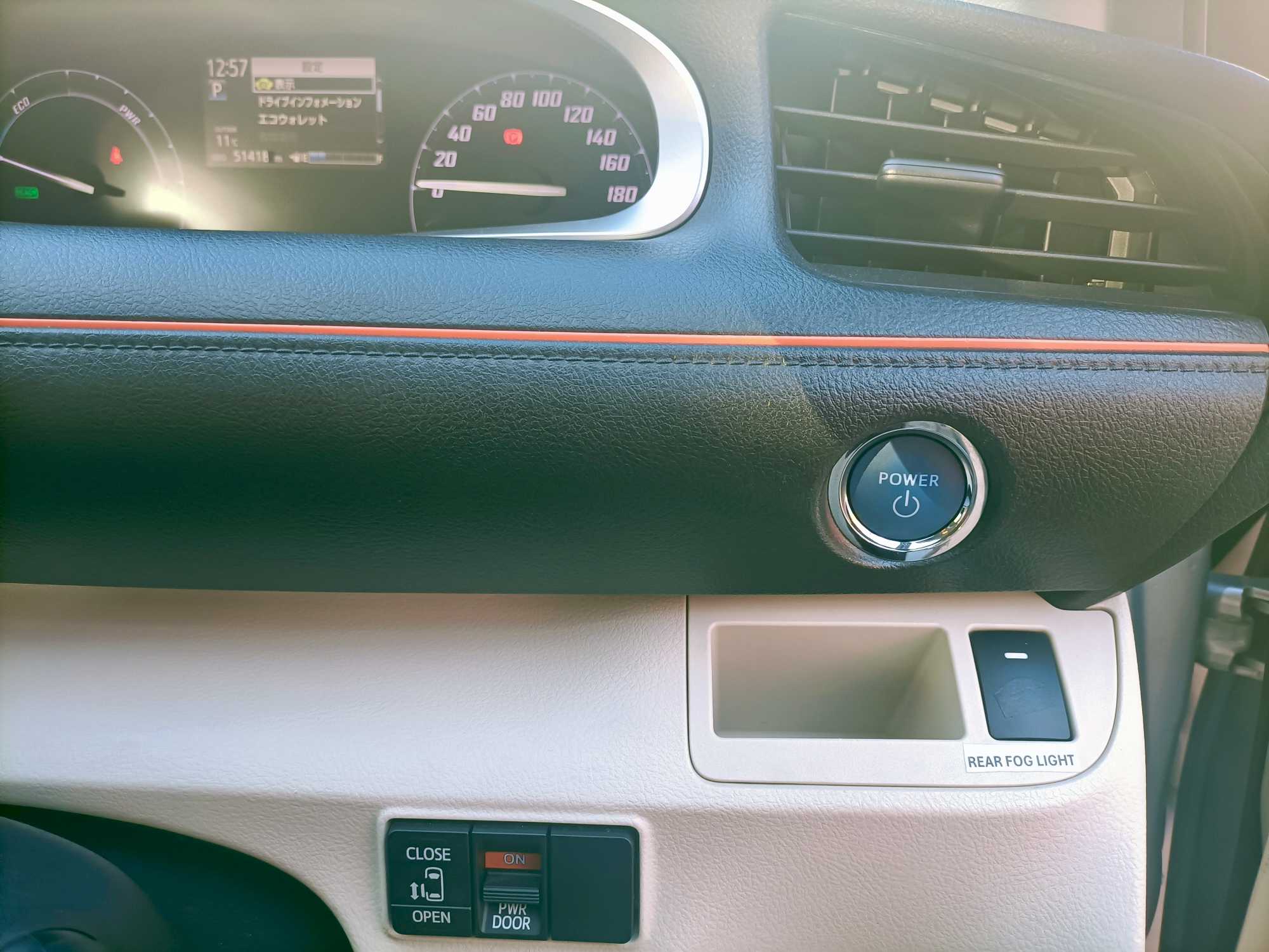 
Toyota Sienta Hybrid full									