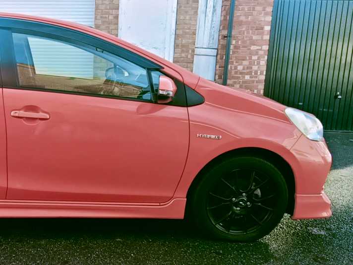 
TOYOTA AQUA HYBRID full									