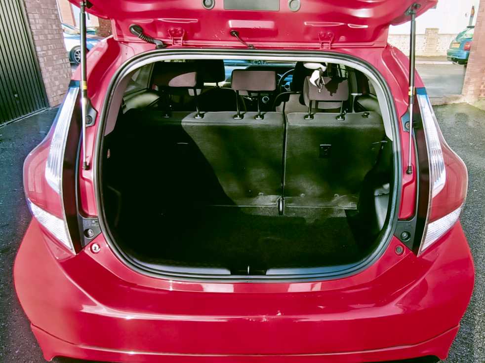 
Toyota Aqua Hybrid full									