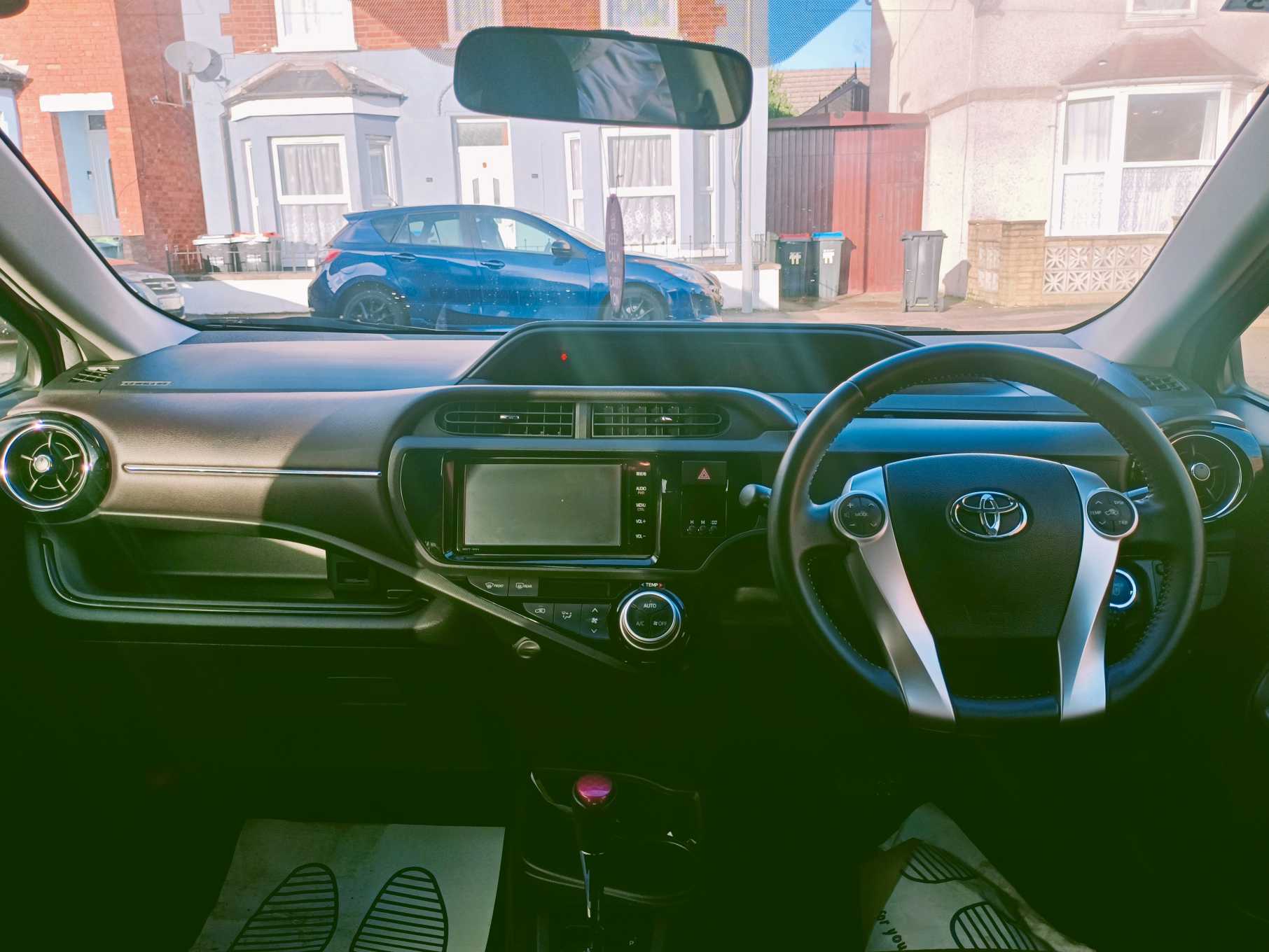 
Toyota Aqua Hybrid full									