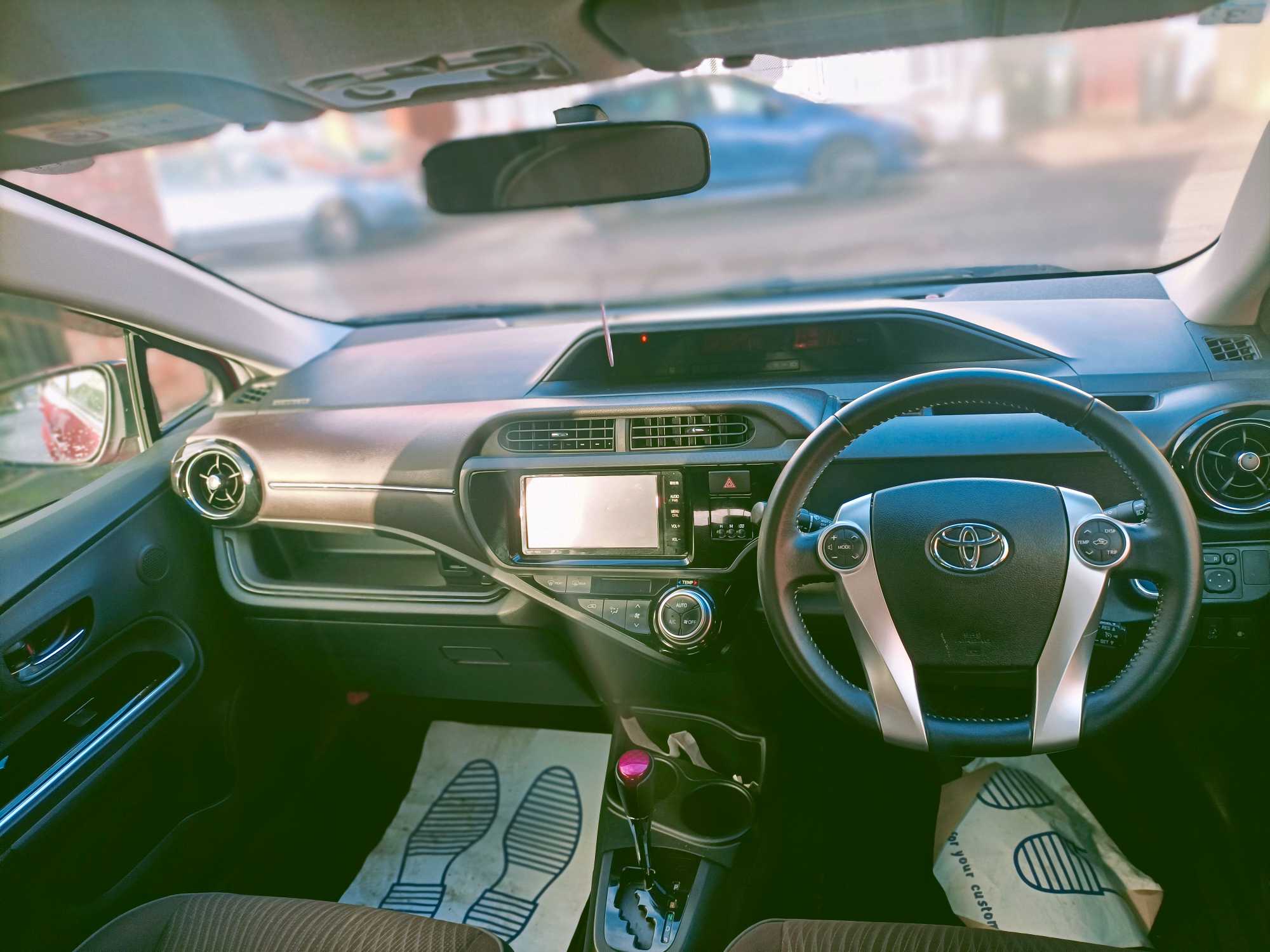 
Toyota Aqua Hybrid full									