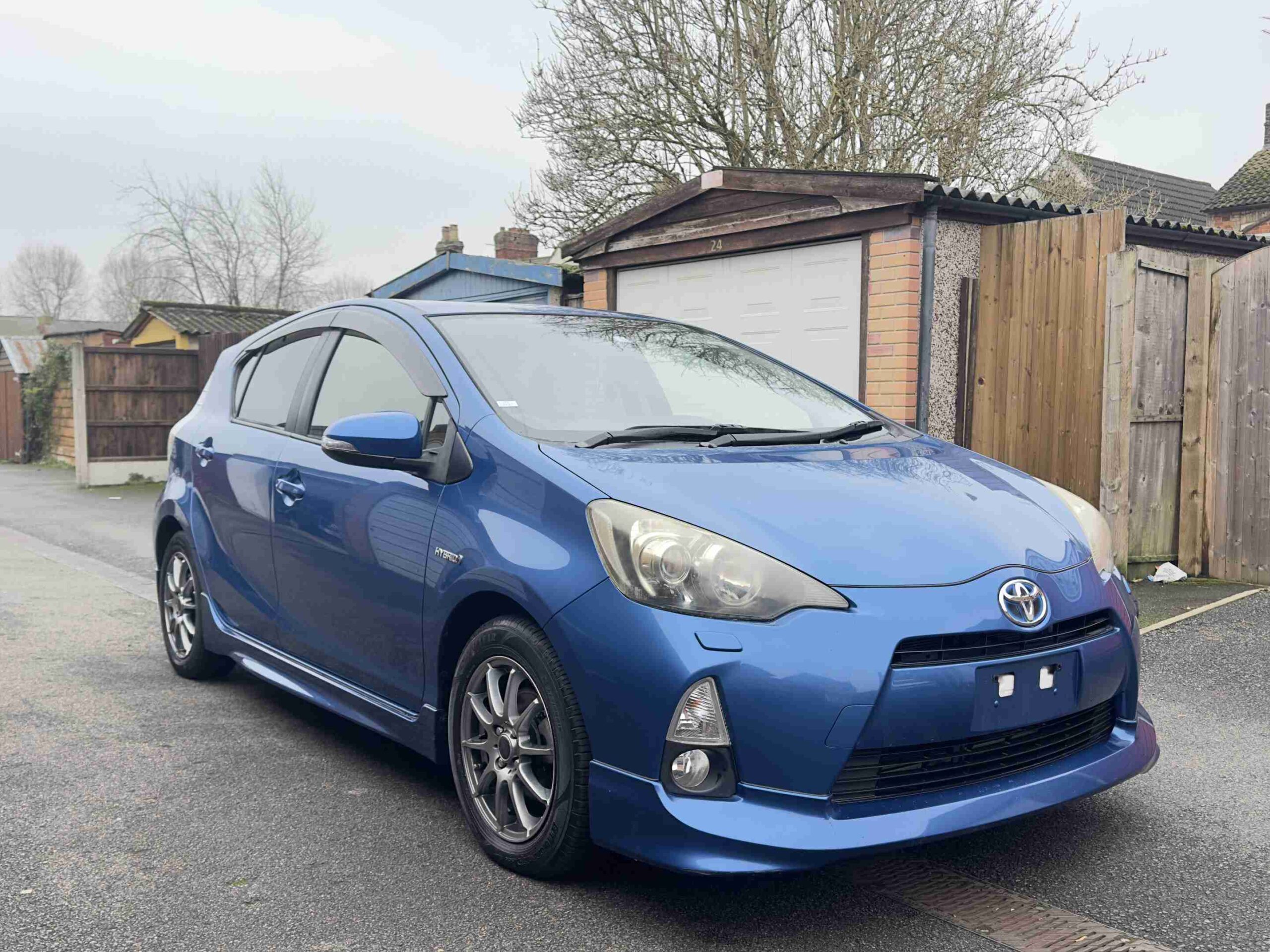 
Toyota Aqua Hybrid full									