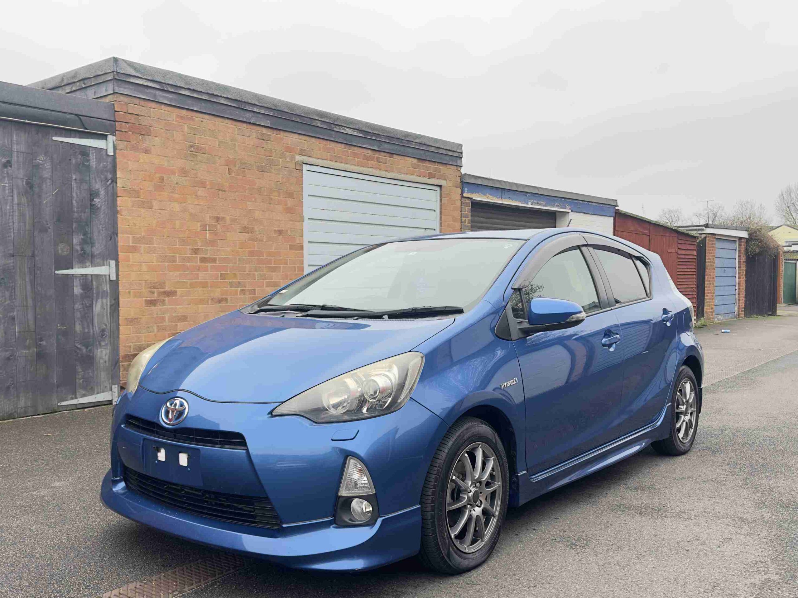 
Toyota Aqua Hybrid full									