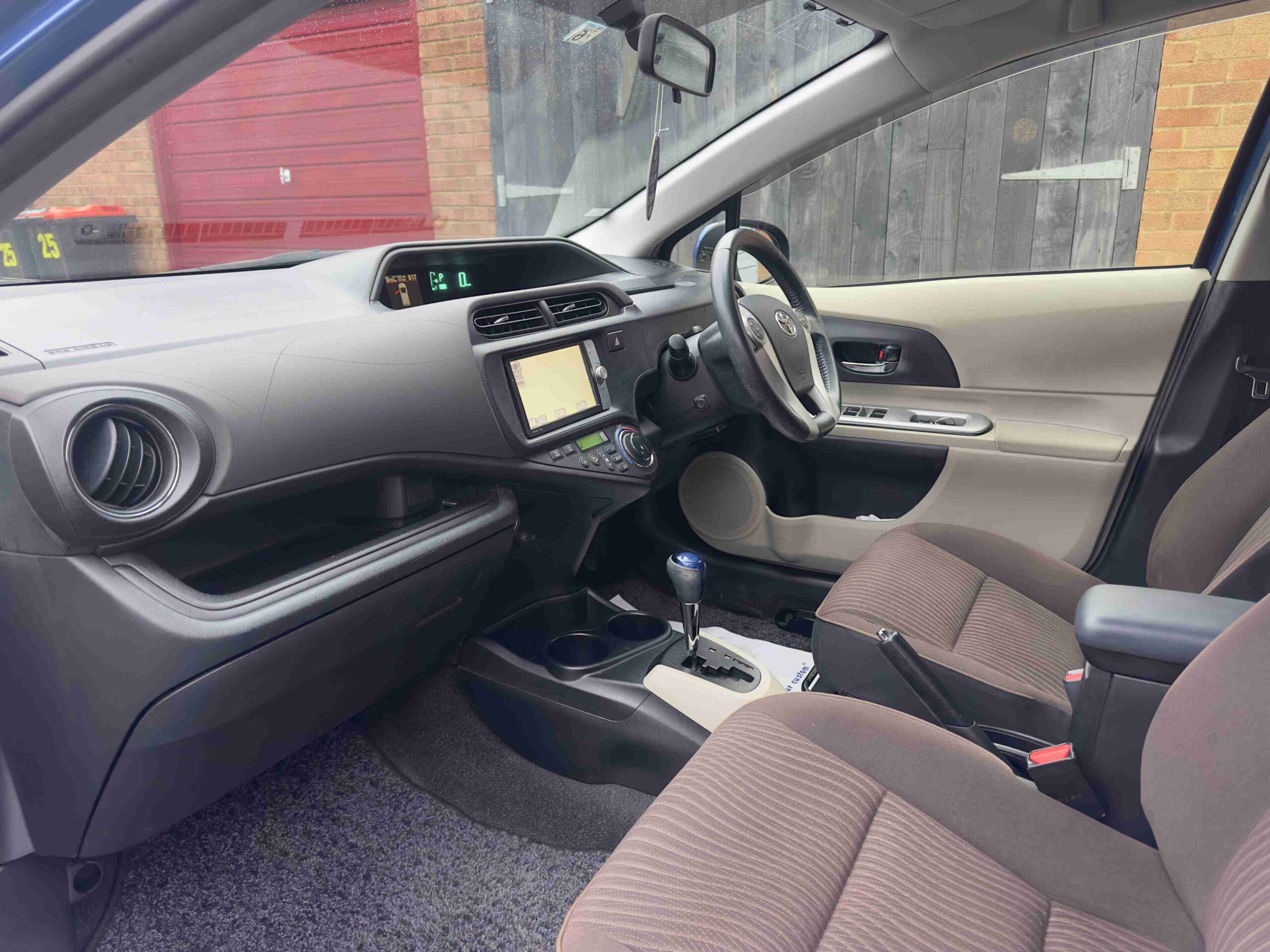 
Toyota Aqua Hybrid full									