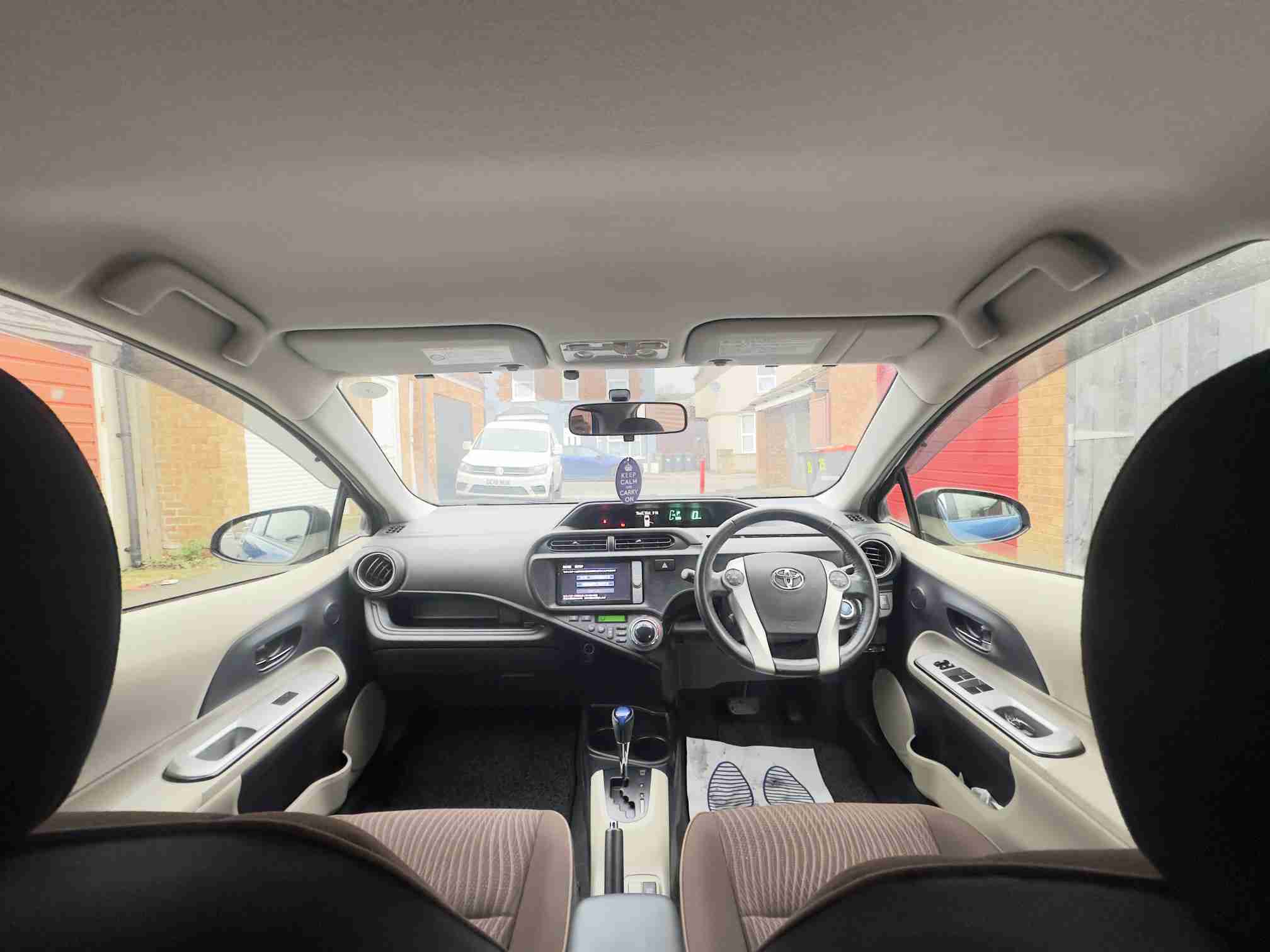 
Toyota Aqua Hybrid full									