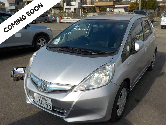 
Honda Fit Silver 2013 full									