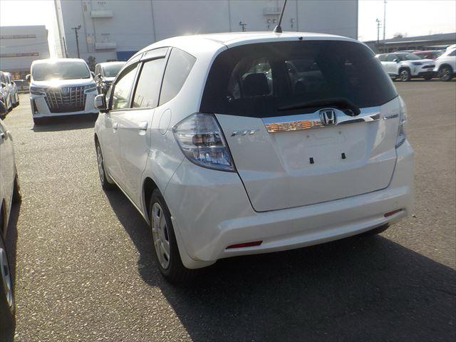 
Honda Fit White 2011 full									