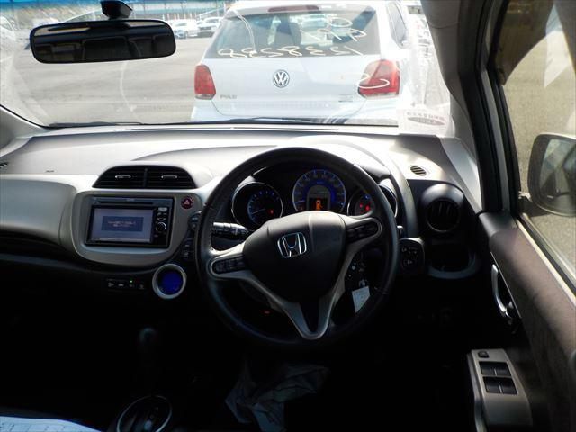 
Honda Fit Silver 2013 full									