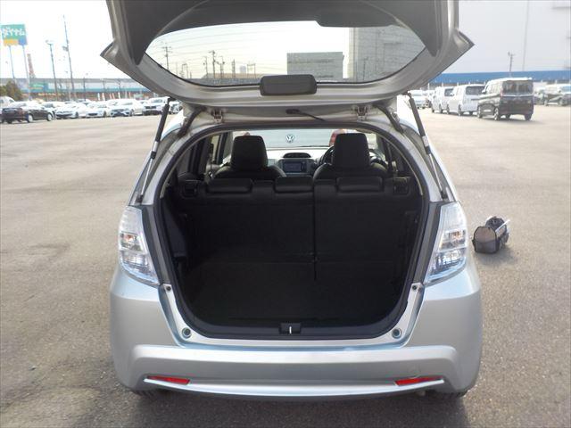 
Honda Fit Silver 2013 full									