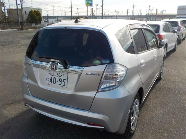 
Honda Fit Silver 2013 full									