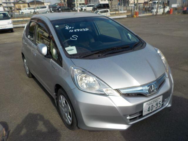 
Honda Fit Silver 2013 full									