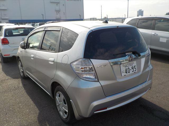 
Honda Fit Silver 2013 full									