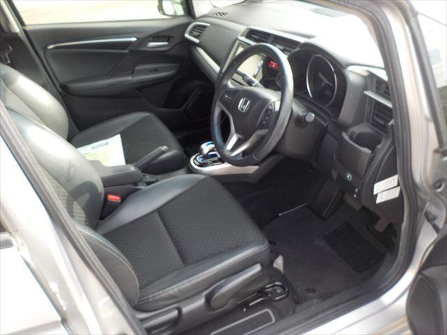 
Honda Fit Silver 2014 full									